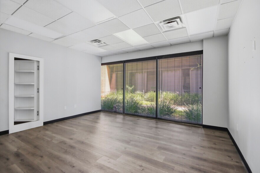 More Photos Of 25319 Interstate 45, Spring Medical For Lease