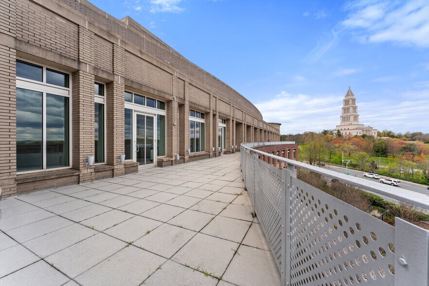 More Photos Of 2000 Duke St, Alexandria Office For Sale