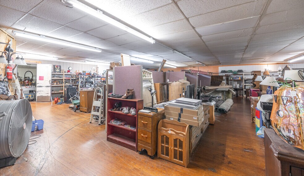 More Photos Of 600 W Commercial St, Lebanon Department Store For Sale