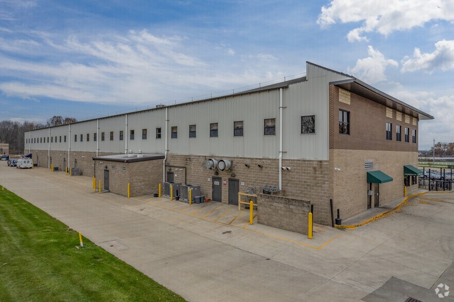 More Photos Of 599 W Bagley Rd, Berea Storefront Retail Office For Lease