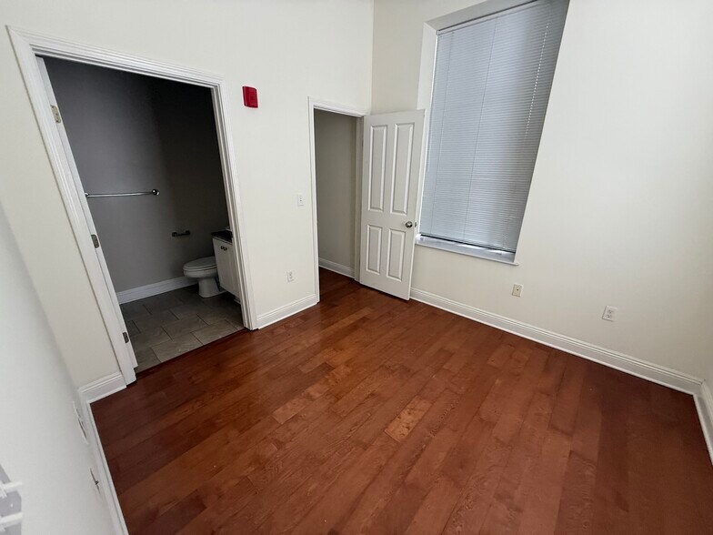 More Photos Of 703 Carondelet St, New Orleans Apartments For Sale