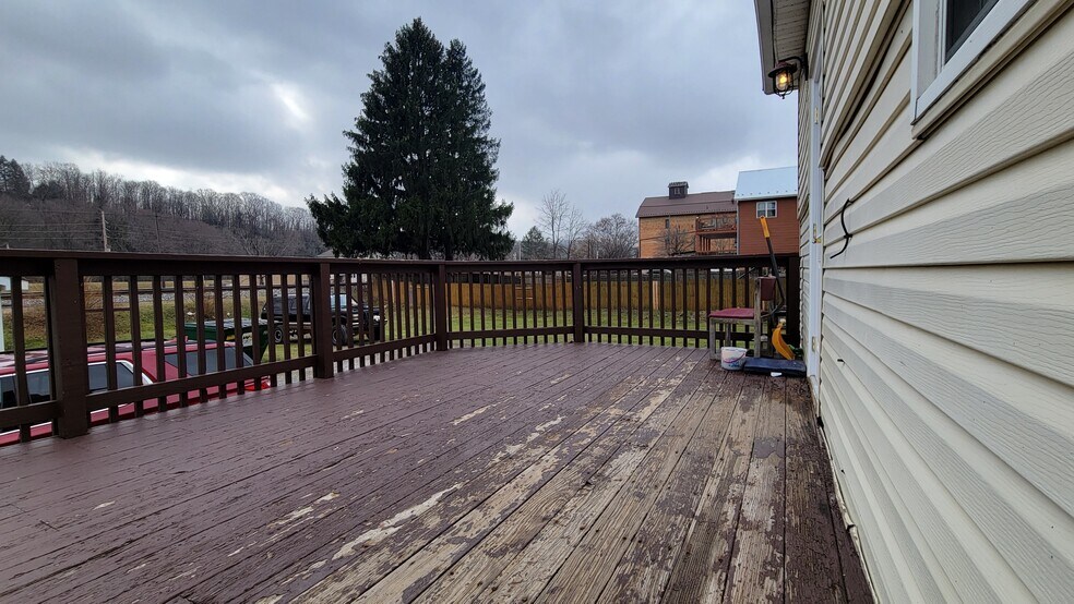 More Photos Of 522 Main St, Rockwood Specialty For Sale