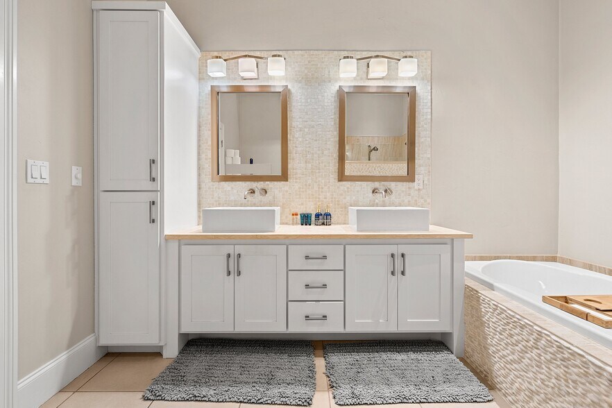 More Photos Of 408 Dousman St, Green Bay Storefront Retail Residential For Sale