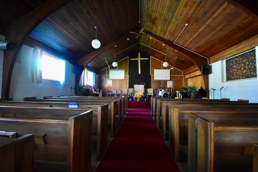 More Photos Of 818 N Jenison Ave, Lansing Religious Facility For Sale