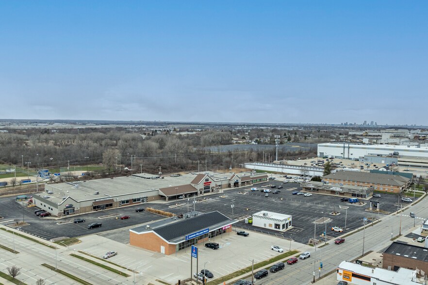 Primary Photo Of 5801-5885 S Packard Ave, Cudahy Unknown For Lease