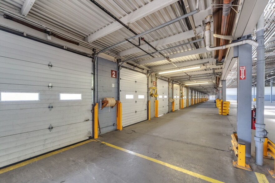 More Photos Of 87-147 Avocado St, Springfield Distribution For Sale