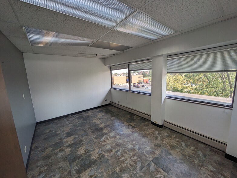 More Photos Of 20280 Governors Dr, Olympia Fields Unknown For Lease