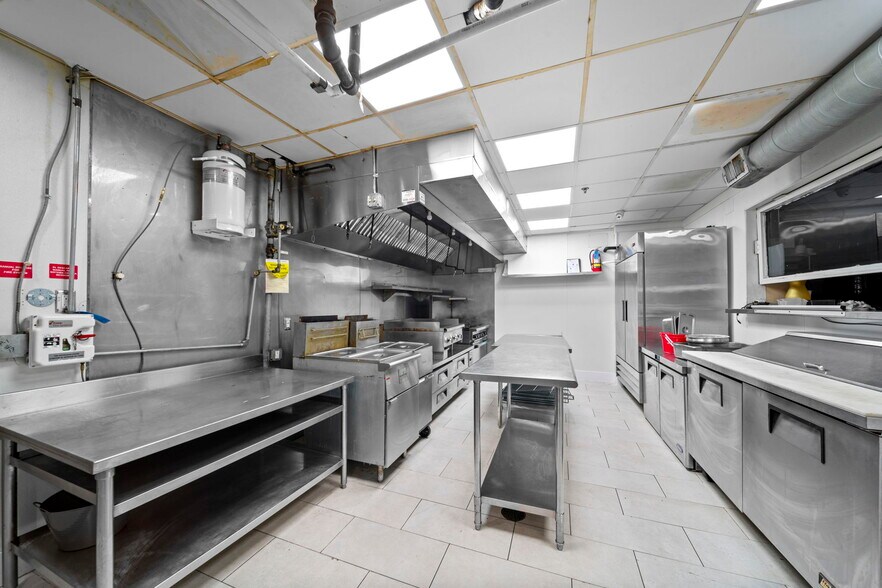 More Photos Of 1916 Baldwin St, Houston Bar For Sale