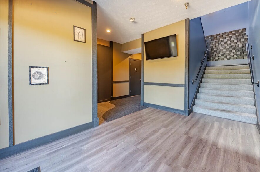 More Photos Of 245 Tanglewood Ct, Taylorsville General Retail For Sale