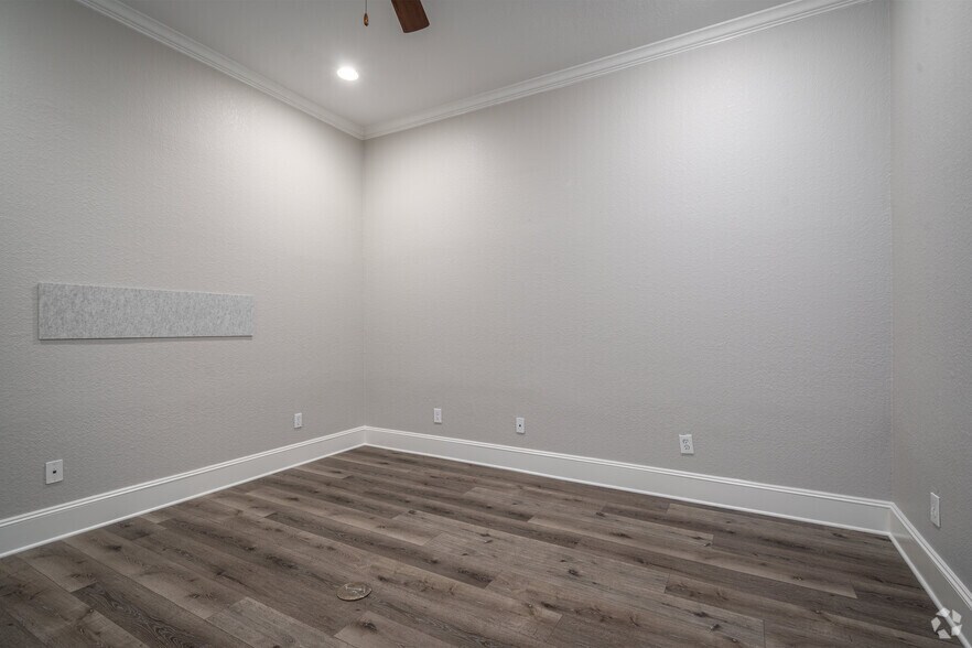 More Photos Of 11601 Spring Cypress Rd, Tomball Office For Sale