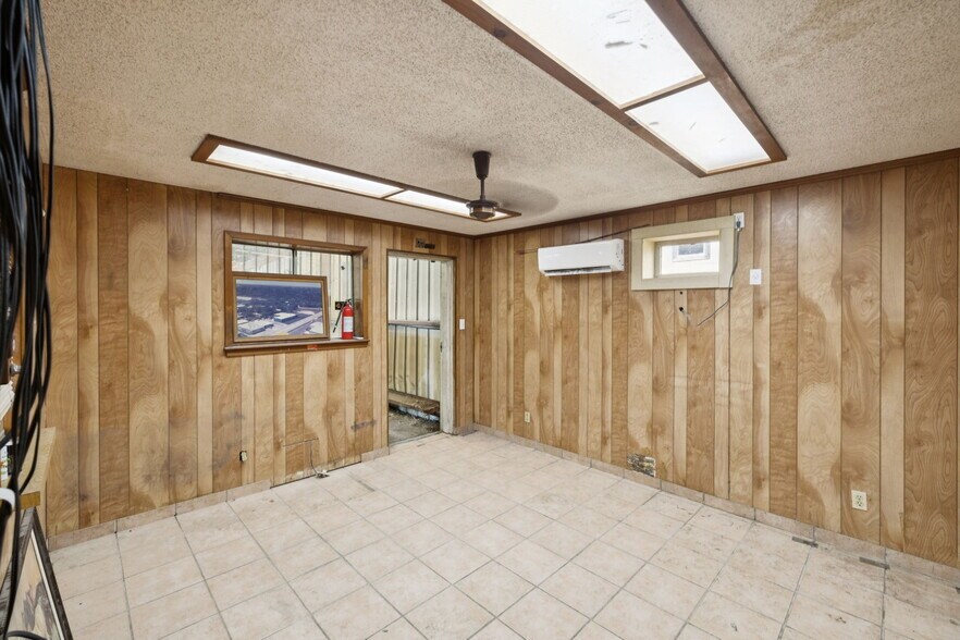 More Photos Of 100 Pecan Dr, Schertz Service For Lease