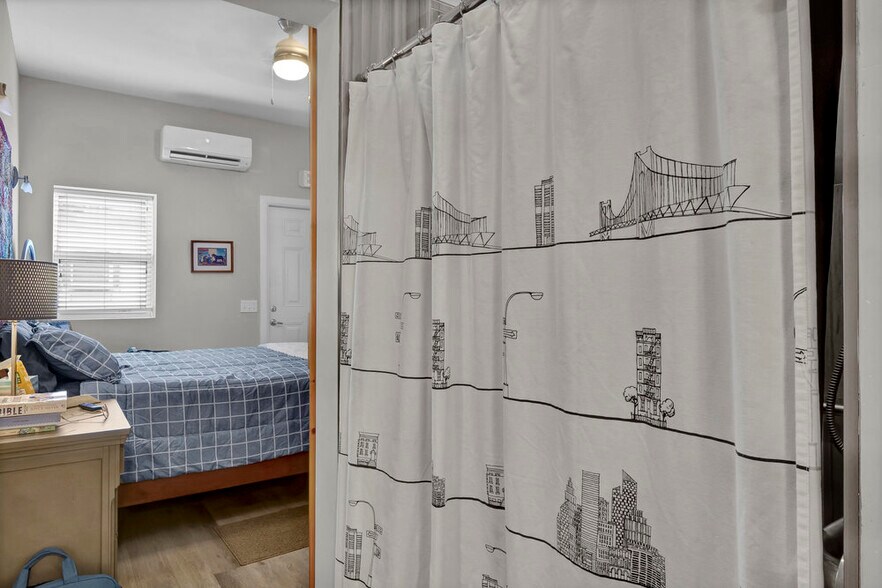 More Photos Of 2020 Princess Place Dr, Wilmington Freestanding For Sale