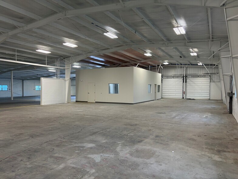 More Photos Of 5007 S Westshore Blvd, Tampa Warehouse For Sale