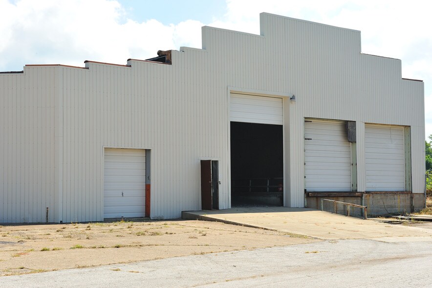 More Photos Of 331 Miller St, Benton Harbor Warehouse For Lease
