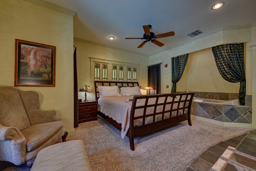 More Photos Of 1804 S Park St, Brenham Hospitality For Sale