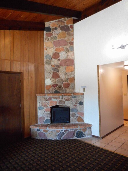 More Photos Of 325 Fire Monument Rd, Hinckley Hotel For Sale