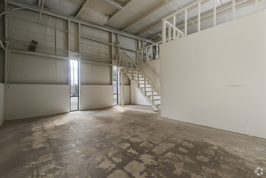 More Photos Of 1800 Sherwood Forest St, Houston Warehouse For Lease