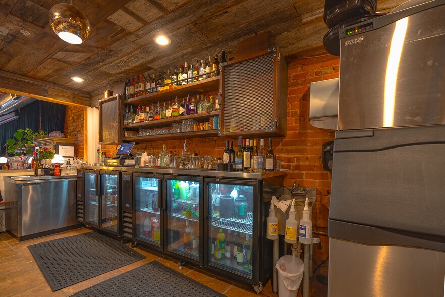 More Photos Of 221 W Main St, Tishomingo Hotel For Sale