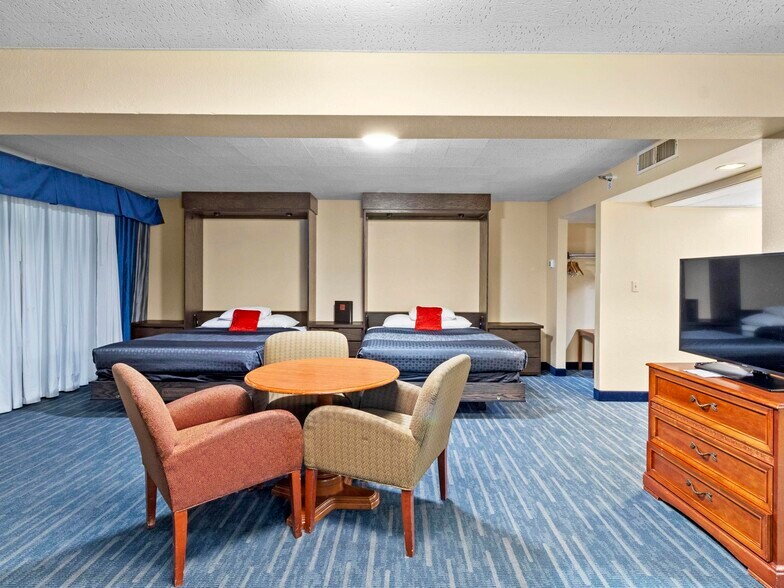 More Photos Of 850 S Bluff St, St George Hotel For Sale