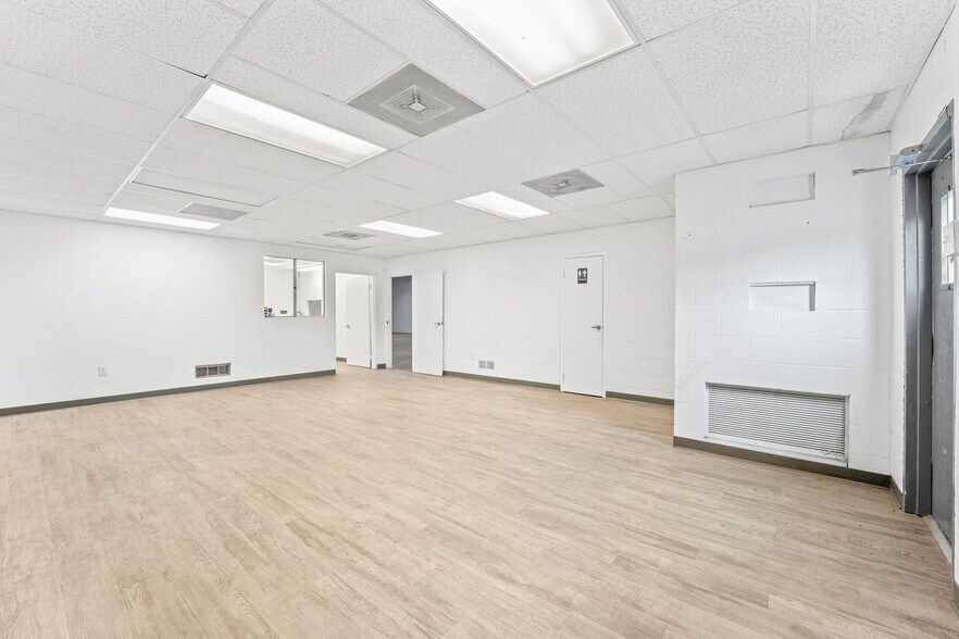 More Photos Of 2661-2669 Ludelle St, Fort Worth Unknown For Lease