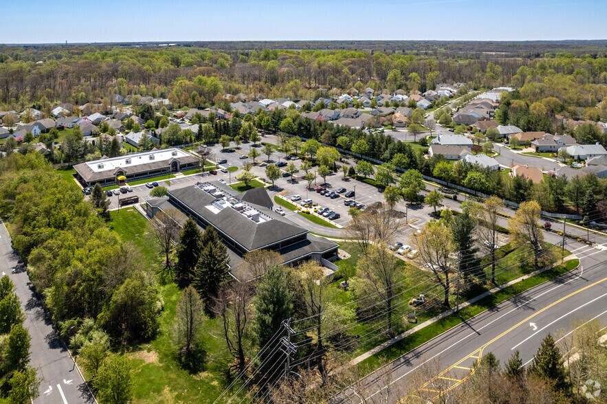 More Photos Of 500 Craig Rd, Manalapan Township Office For Lease