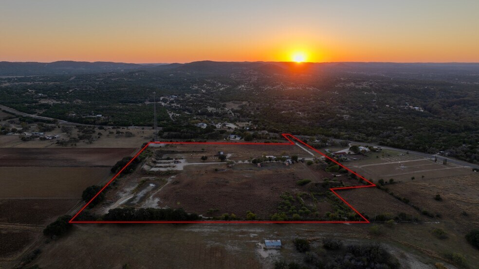 More Photos Of 21.4 +/- AC on FM 1077, Bandera Sports And Entertainment For Sale