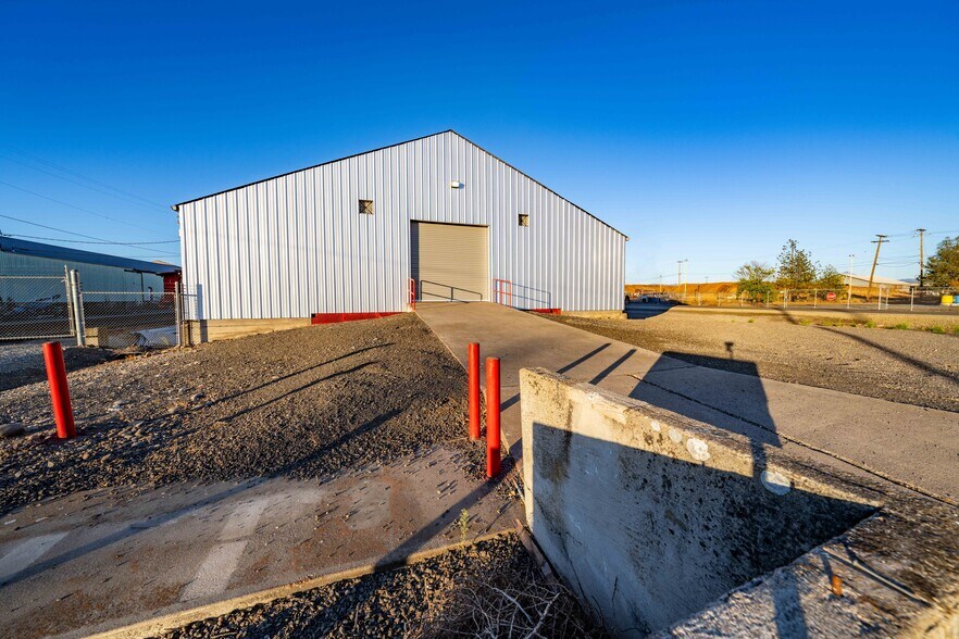 More Photos Of 8211 15th St, Medford Warehouse For Sale