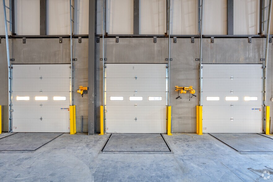 More Photos Of 292230 Wagon Wheel Blvd, Balzac Warehouse For Lease