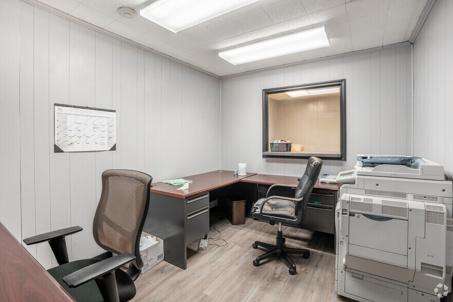 More Photos Of 2100 Highway 365, Nederland Medical For Sale