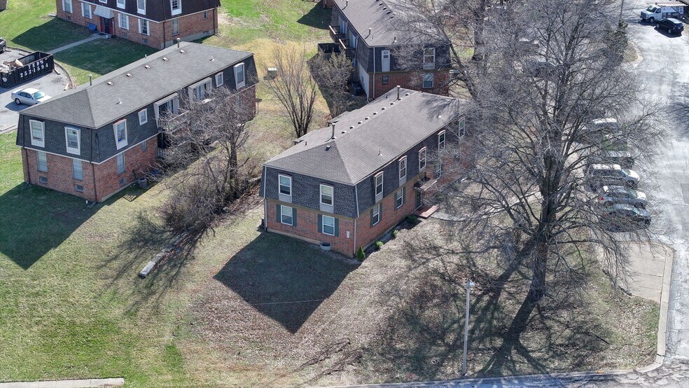 More Photos Of 8605-8627 Countryshire ln, Kansas City Apartments For Sale