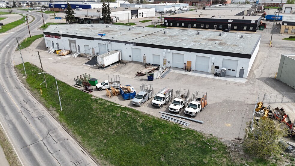 More Photos Of 1301-1313 Hastings Cres SE, Calgary Warehouse For Lease