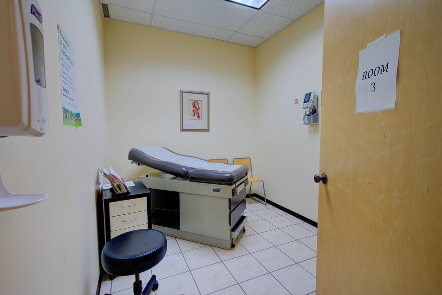 More Photos Of 5021 Parkwood Rd, Blackfalds Medical For Sale