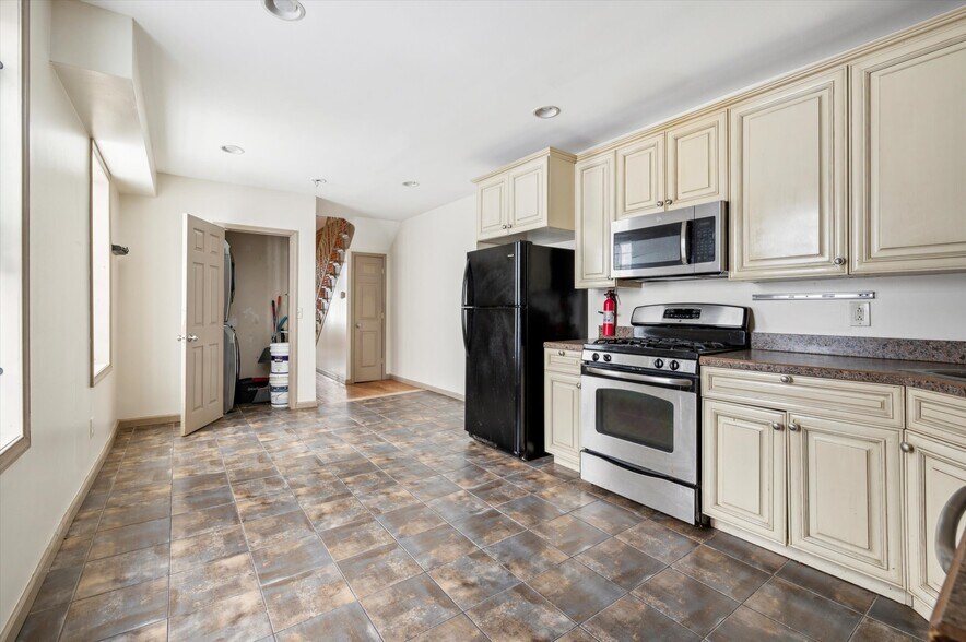 More Photos Of 1632 N Willington St, Philadelphia Office Residential For Lease