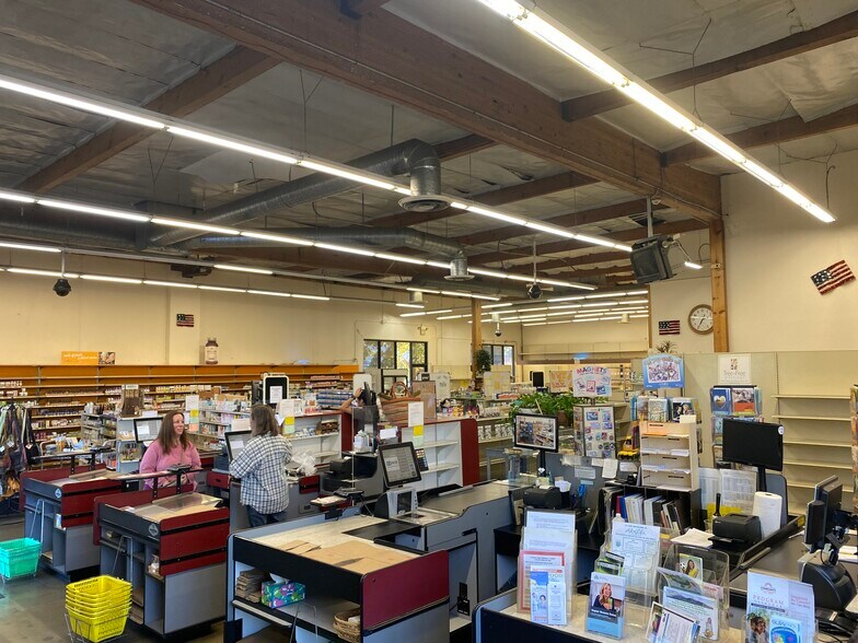 More Photos Of 2395 Monument Blvd, Concord Showroom For Sale