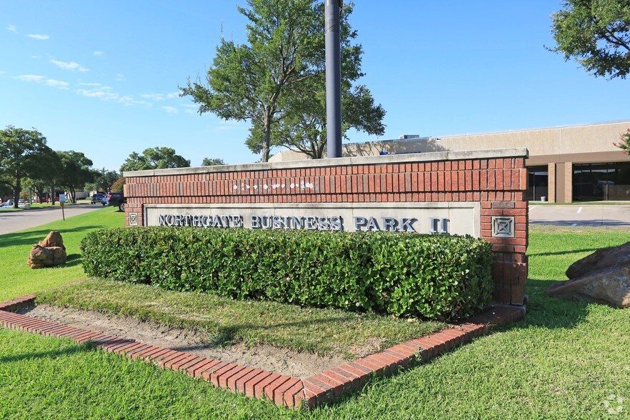 More Photos Of 10338-10382 Miller Rd, Dallas Light Manufacturing For Lease