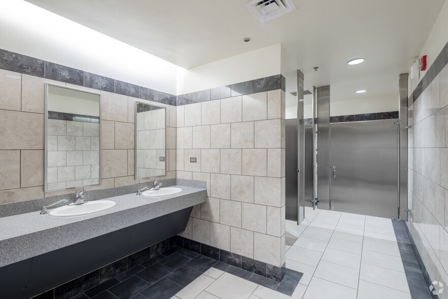 More Photos Of 1200 17th St, Denver Office For Lease