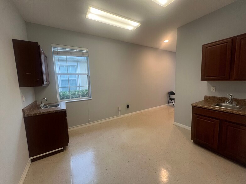 More Photos Of 3743 Maryweather Ln, Wesley Chapel Medical For Sale