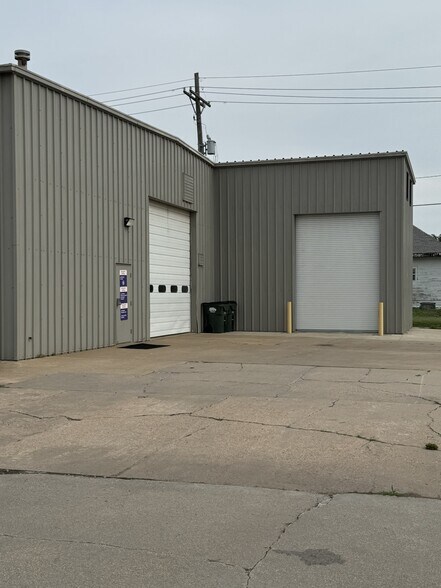 More Photos Of 930 E 4th Ave, Hutchinson Industrial For Sale