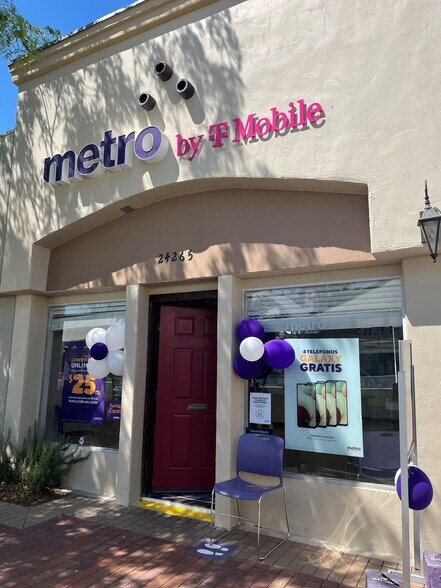 More Photos Of 24263 Main St, Newhall Storefront For Sale