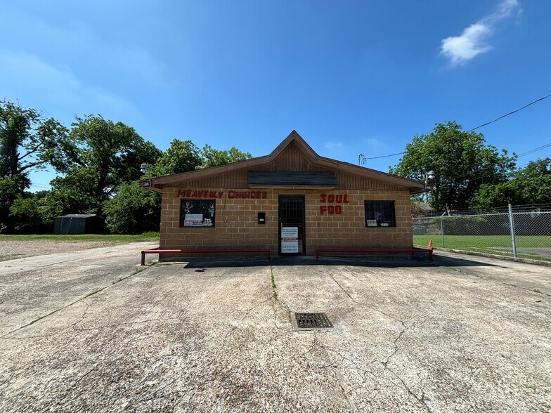 Primary Photo Of 3815 Cavalcade St, Houston Restaurant For Sale