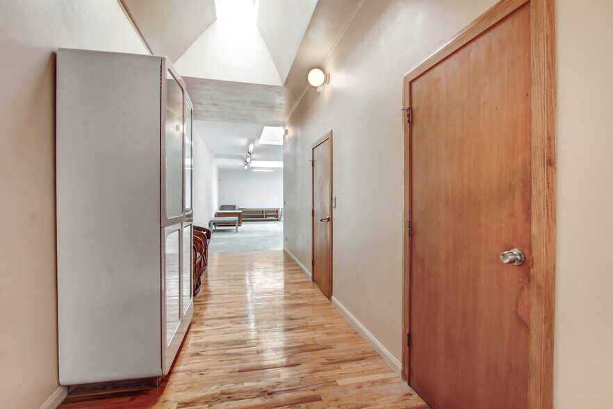 More Photos Of 5726 W Washington Blvd, Los Angeles Light Distribution For Lease