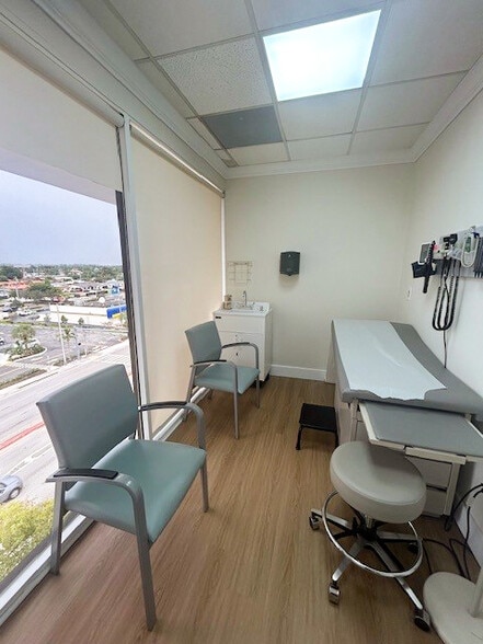 More Photos Of 900 W 49th St, Hialeah Medical For Sale