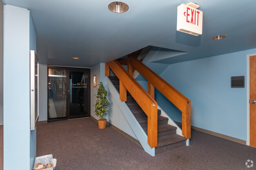 More Photos Of 723 Phillips Ave, Toledo Medical For Lease