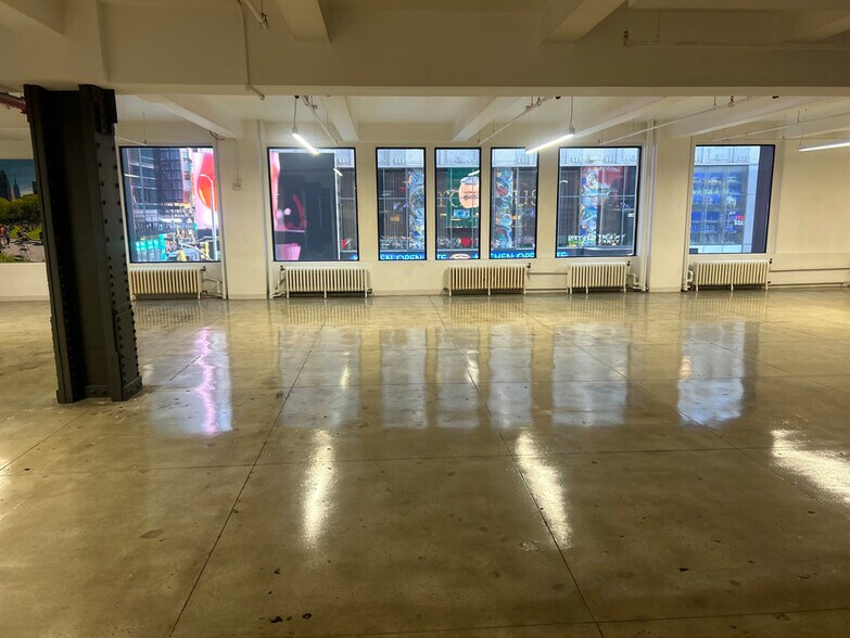More Photos Of 9 Times Sq, New York Office For Lease