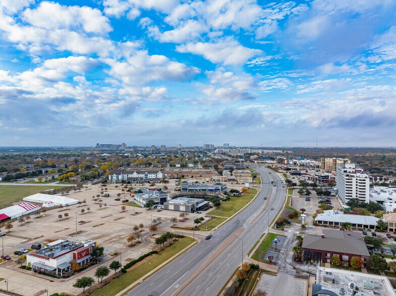 More Photos Of 800 University Dr E, College Station Unknown For Lease