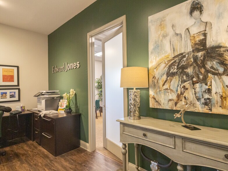 More Photos Of 404 Enterprise Dr, Oxford Medical For Sale