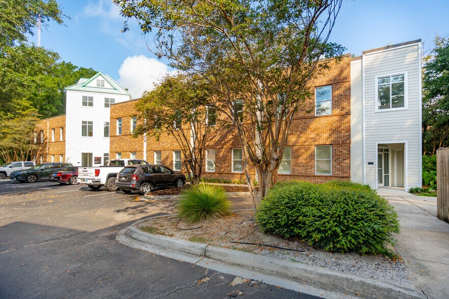 More Photos Of 268 W Coleman Blvd, Mount Pleasant Office For Lease