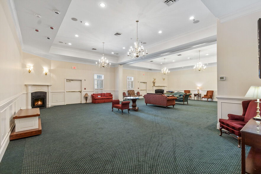 More Photos Of 300 N Tennessee Ave, Etowah Funeral Home For Sale