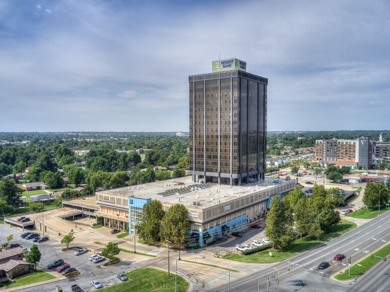 More Photos Of 1900 NW Expressway, Oklahoma City Office For Lease