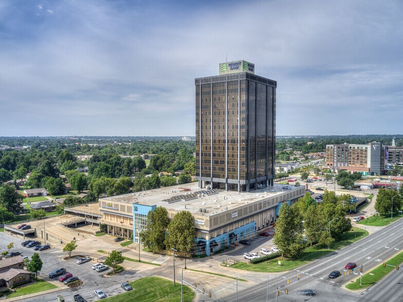 More Photos Of 1900 NW Expressway, Oklahoma City Office For Lease